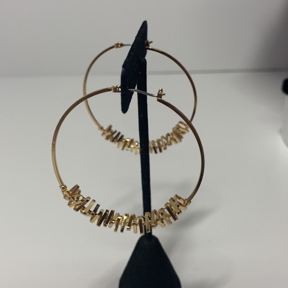 Nine West Womens Gold Tone Beyonce Selena Gomez Style Hoop Wife Gift Earrings A4 - Picture 5 of 8